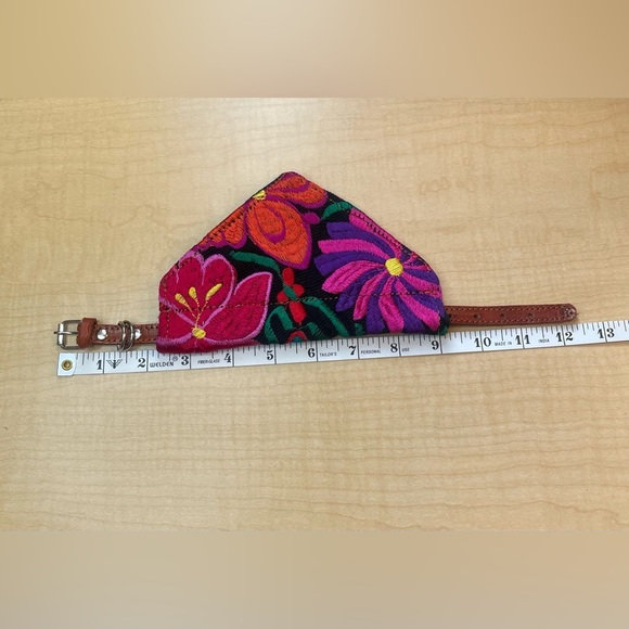 Vibrant floral Embroidered Dog Collar with leather strap – Size XS NEW - Picture 6 of 6